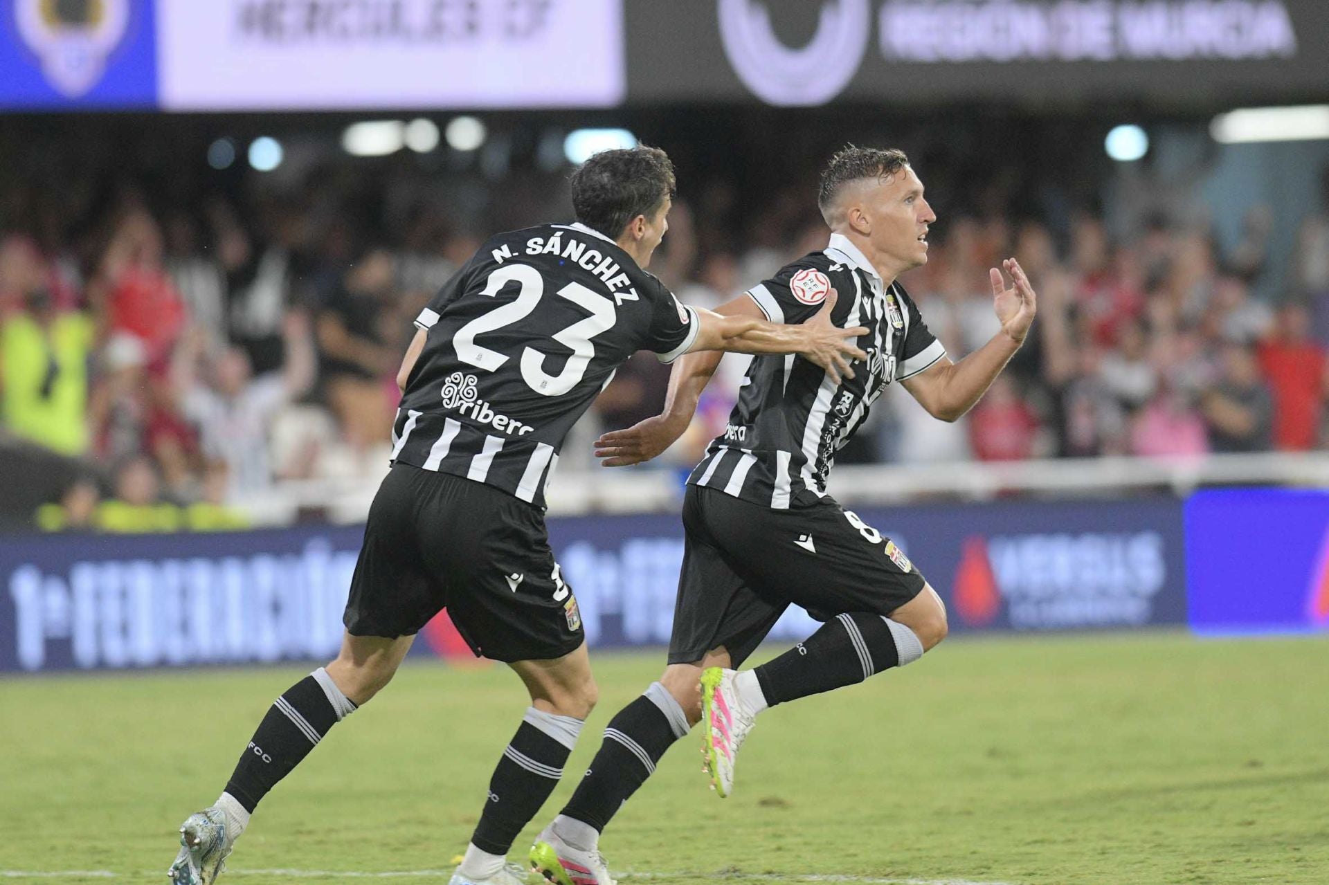 Pablo de Blasis regala la victoria al FC Cartagena en el último minuto, en imágenes