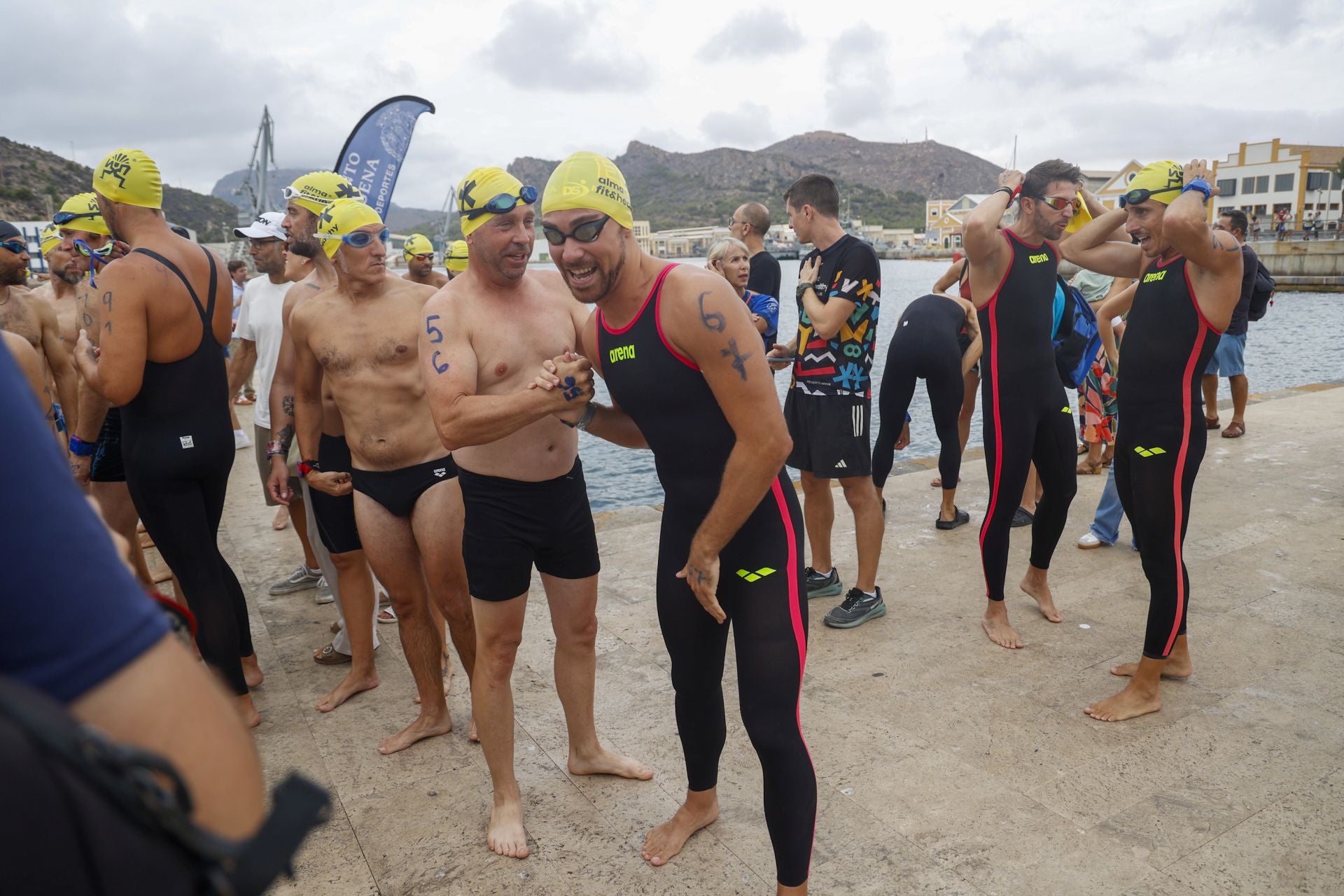 La despedida de Alberto Martínez en la 32ª Travesía a Nado del Puerto de Cartagena, en imágenes