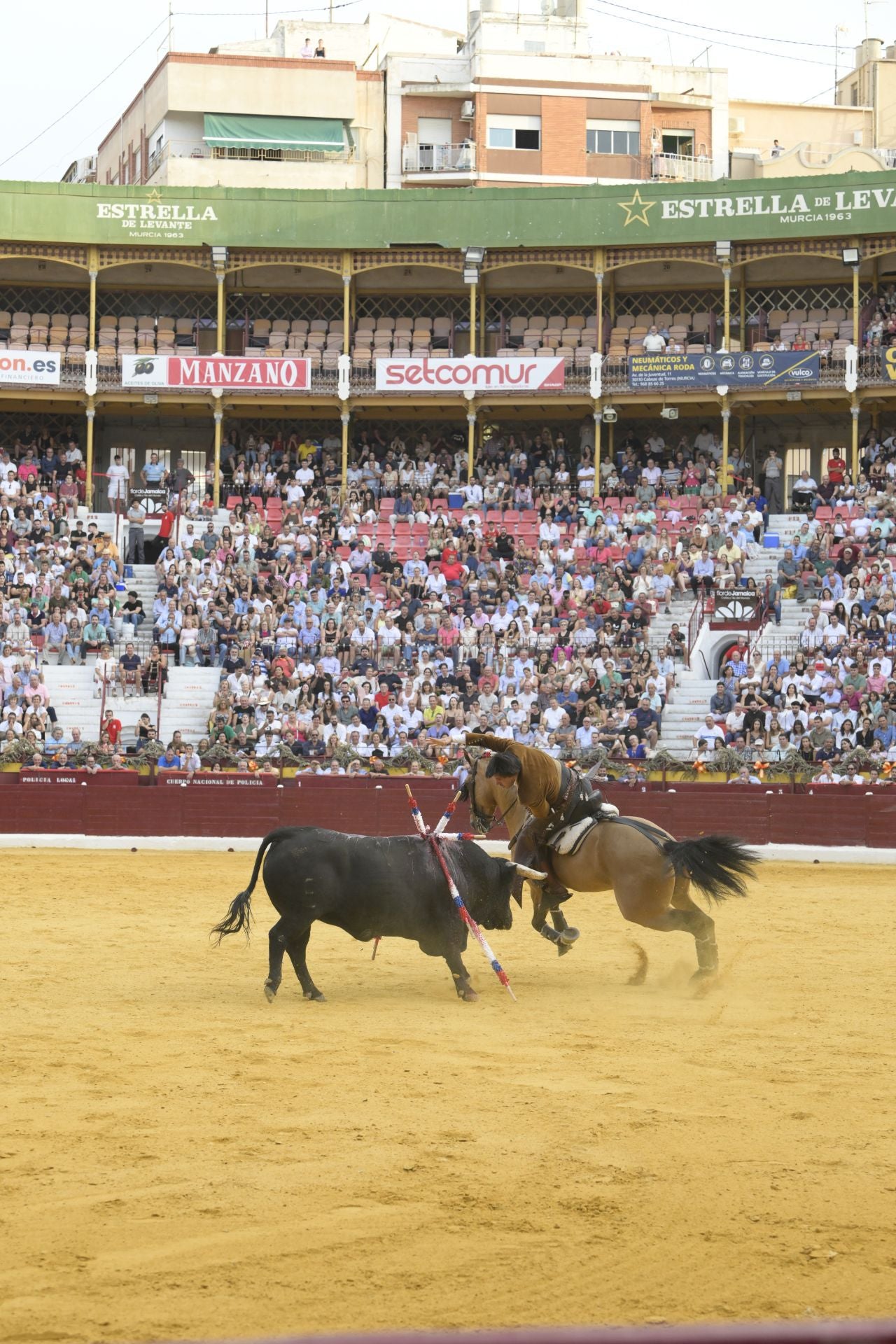 Las imágenes de la corrida de rejones de la Feria de Taurina de Murcia