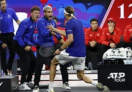 Carlos Alcaraz celebrando uno de los puntos de Alexander Zverev.