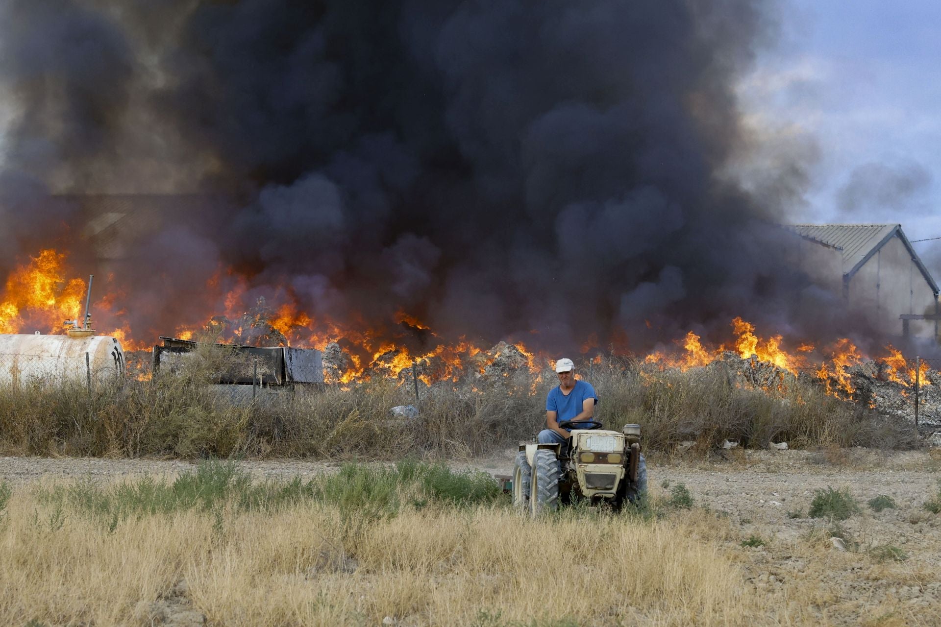 El incendio en una planta de reciclaje de Fortuna, en imágenes