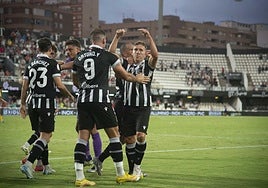 De Blasis agradece a Ortuño su asistencia en el gol al Hércules del pasado domingo.