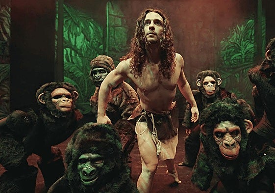 El actor que encarna el papel de Tarzán en la gira es Giampaolo Picucci, cantante y artista de musical nacido en Roma.