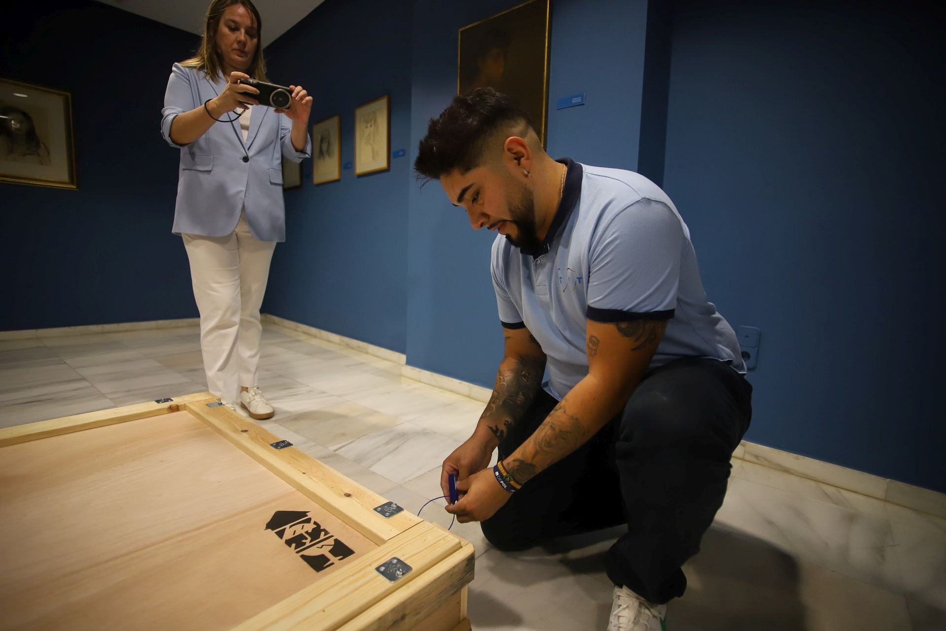 &#039;La maja vestida&#039; de Gaya, preparada para viajar a Bruselas, en imágenes