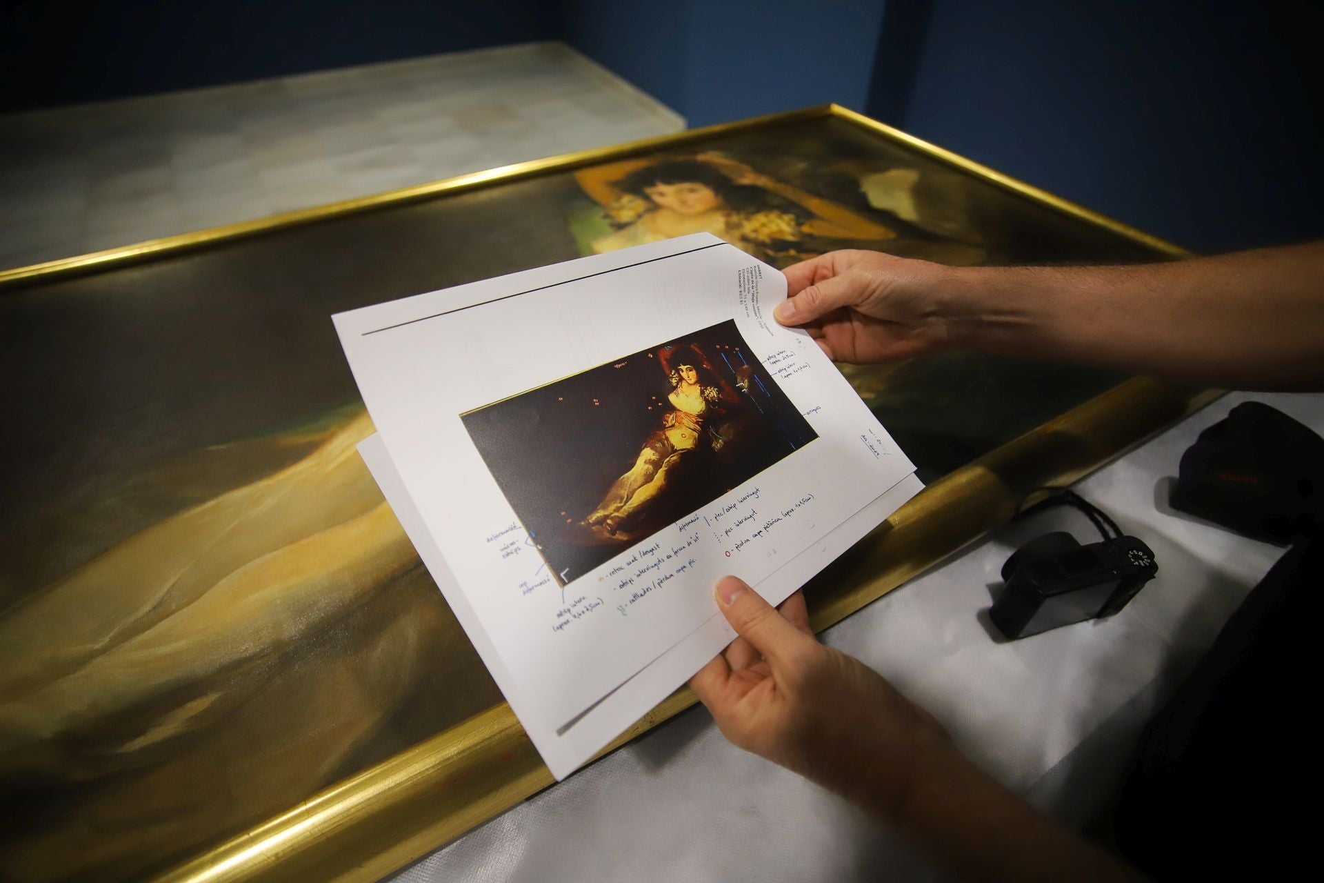 &#039;La maja vestida&#039; de Gaya, preparada para viajar a Bruselas, en imágenes