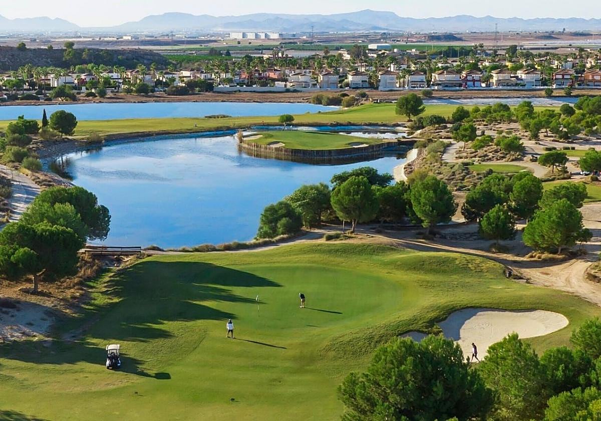 Panorámica del residencial de Altaona, con el campo de golf en primer término.
