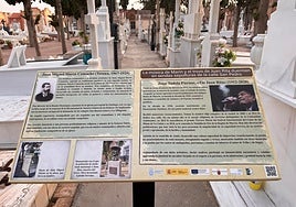 Uno de los paneles que recoge la historia de vecinos ilustres.