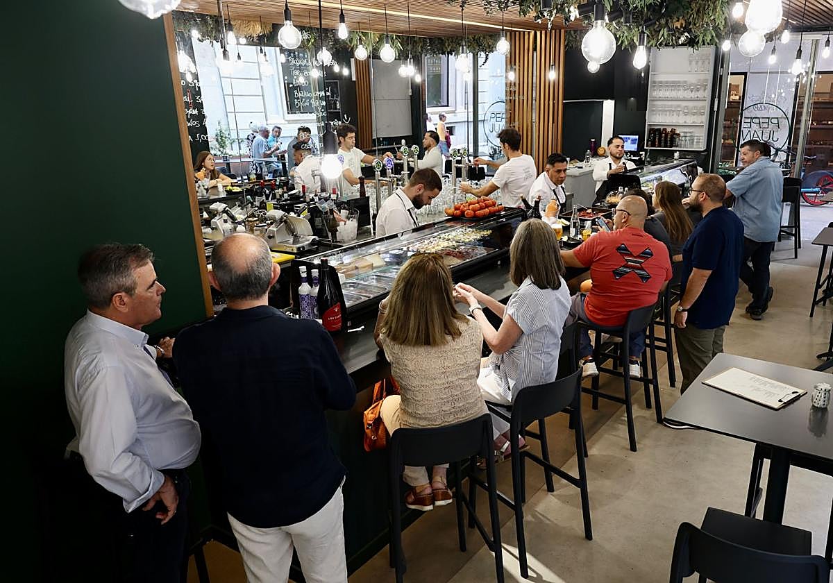 En barra o en mesa. La barra de Pepe Juan, esta semana.