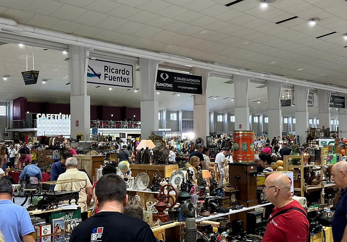 Alta afluencia de público en el Desembalaje de Antigüedades del pasado año.