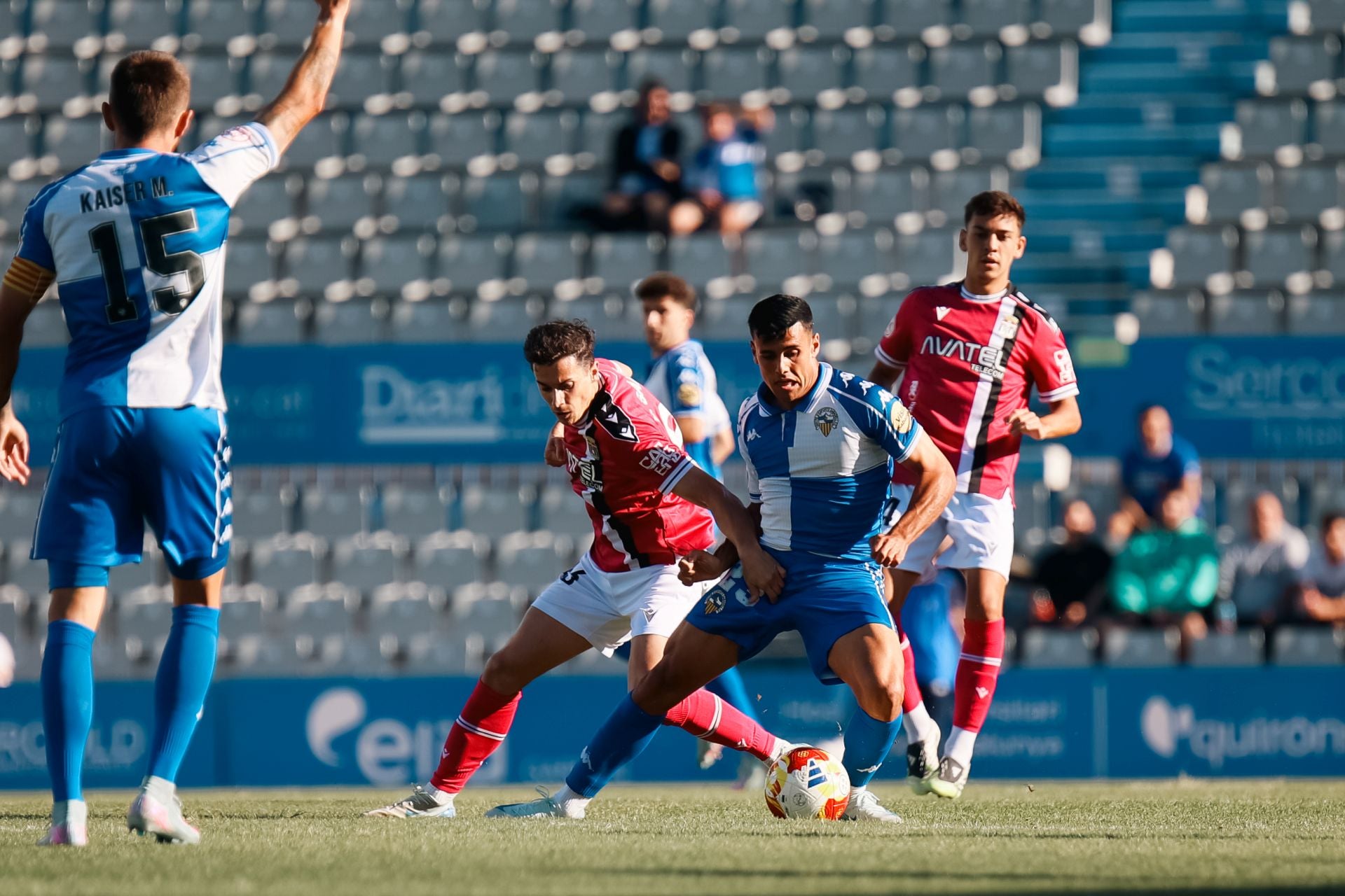 El Cartagena consigue el coliderato con varios sustos, en imágenes