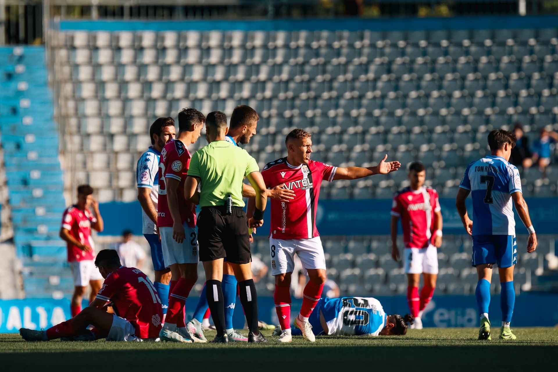 El Cartagena consigue el coliderato con varios sustos, en imágenes