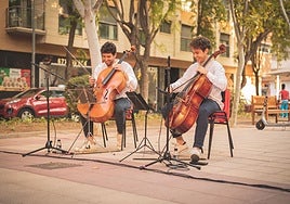 Miguel Torres y Miguel Baró, organizador del ciclo, forman Dúo Millos.