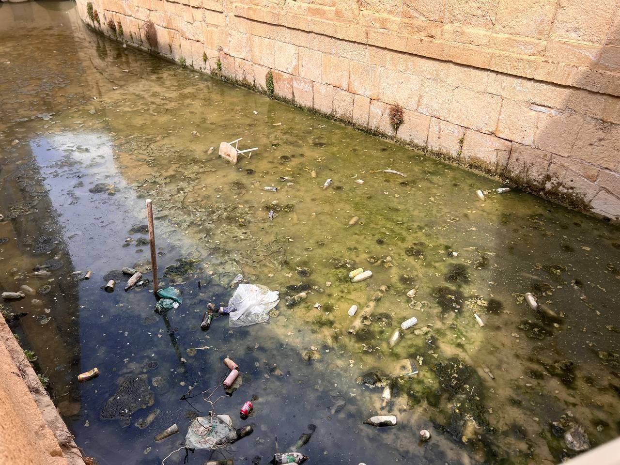 Estado del canal de los Molinos del Río de Murcia.