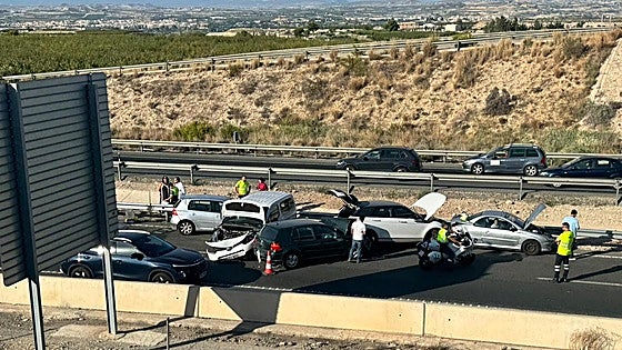 Un accidente múltiple con seis heridos provoca retenciones en la autovía A-30 a la altura de Lorquí