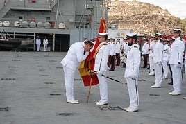 Victoriano Gilabert Agote durante su despedida de la bandera nacional.