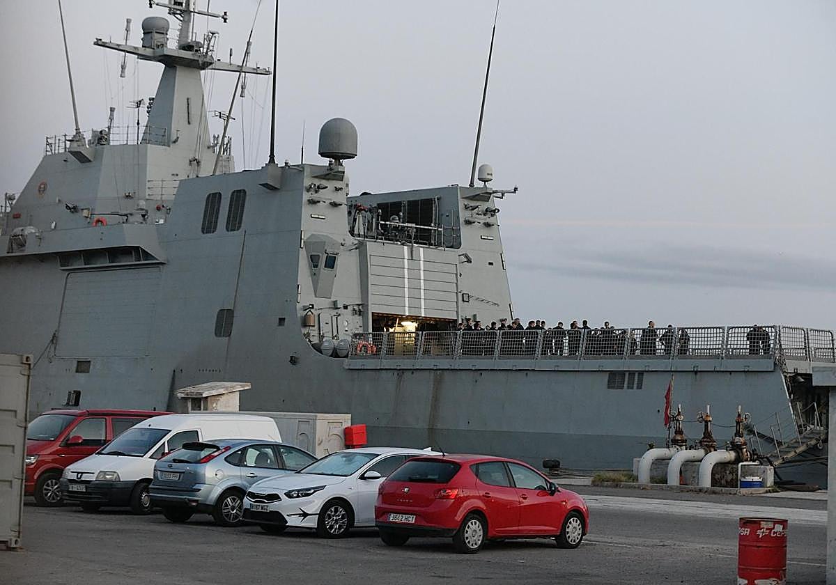 El buque 'Furor', este jueves, en el Muelle de la Curra de Cartagena.