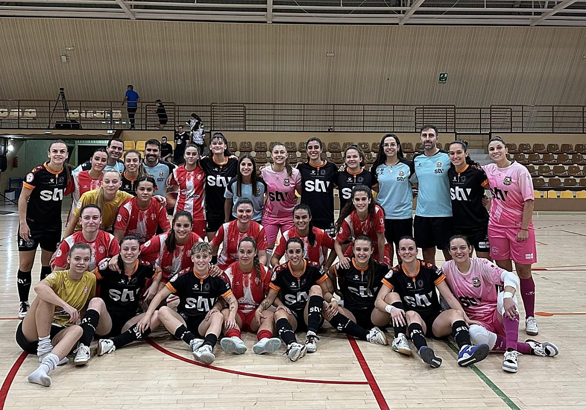 Jugadoras del STV Roldán y el SD Hispania de Yecla tras el choque.