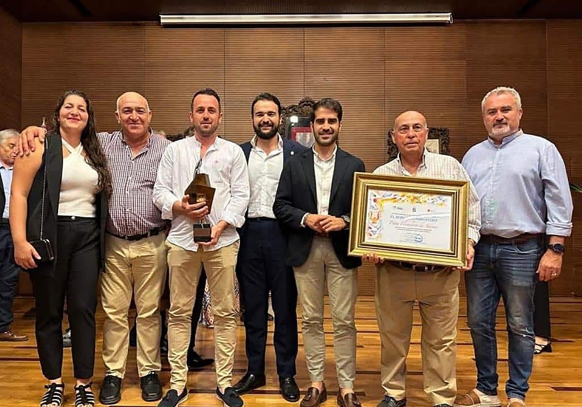 Dirección y presidencia de la Asociación Cultural Flamenca de Sucina junto a Joaquín Zapata, alcalde de La Unión y presidente de la Fundación Cante de las Minas.