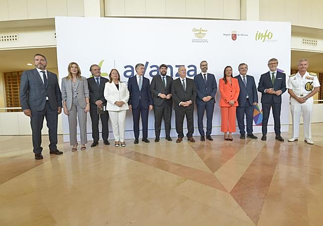 Autoridades asistentes al Foro de Empresa Familiar de la Región de Murcia.