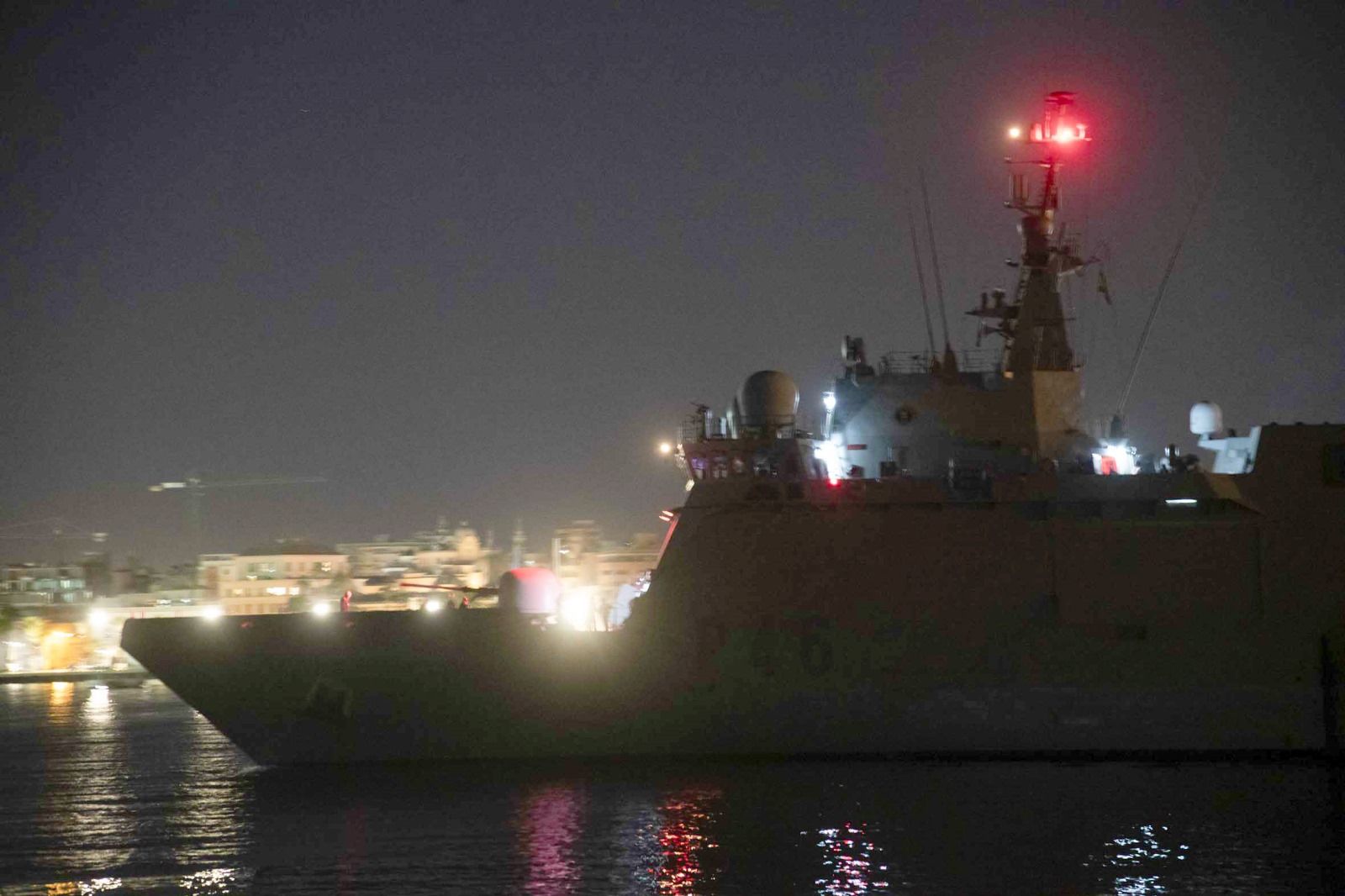 El &#039;Furor&#039; zarpa en Cartagena durante la madrugada, en imágenes