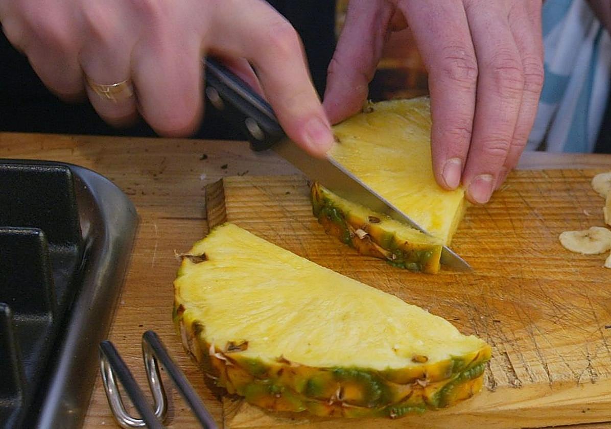 La piña nos puede producir picor en la boca al comera: este es el motivo.