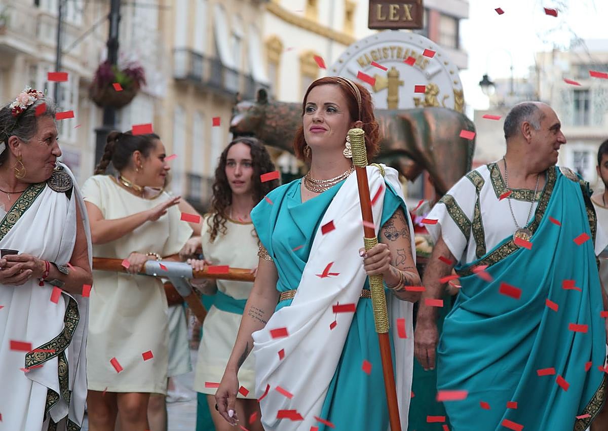 Imagen secundaria 1 - Zancudos, pegasos y música triunfal elevan al Olimpo a Tropas y Legiones de Cartagena en su gran desfile