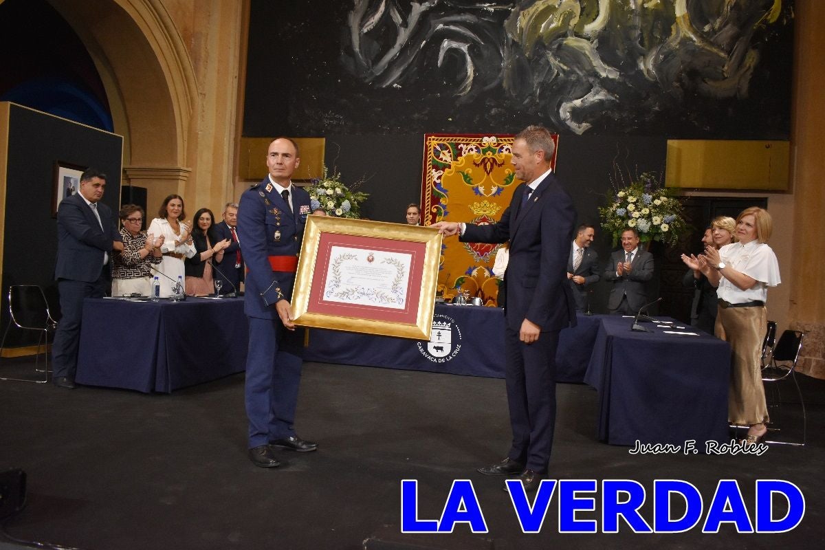 Imágenes de la entrega del título de Hijo Predilecto de Caravaca al general Pascual Soria