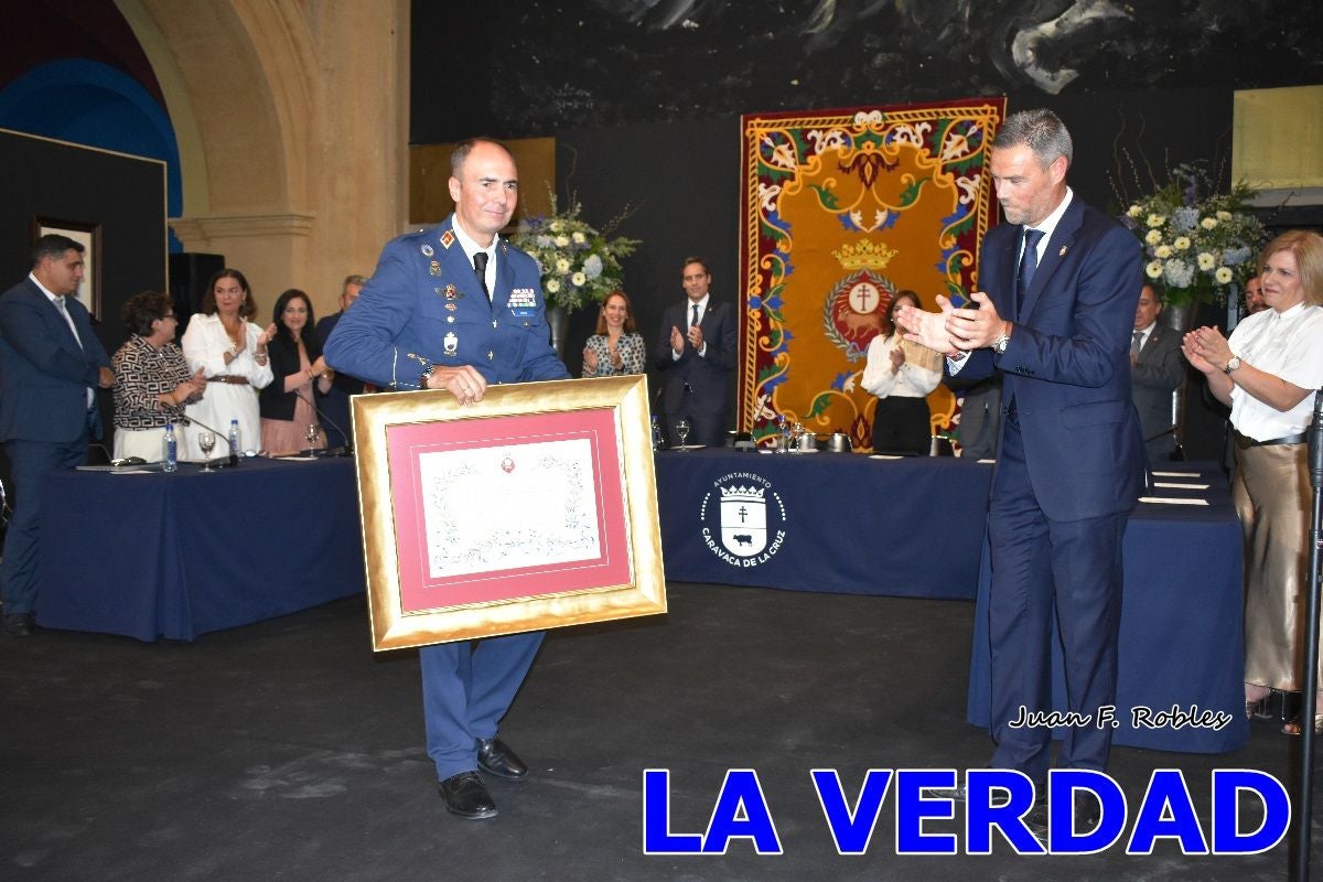 Imágenes de la entrega del título de Hijo Predilecto de Caravaca al general Pascual Soria