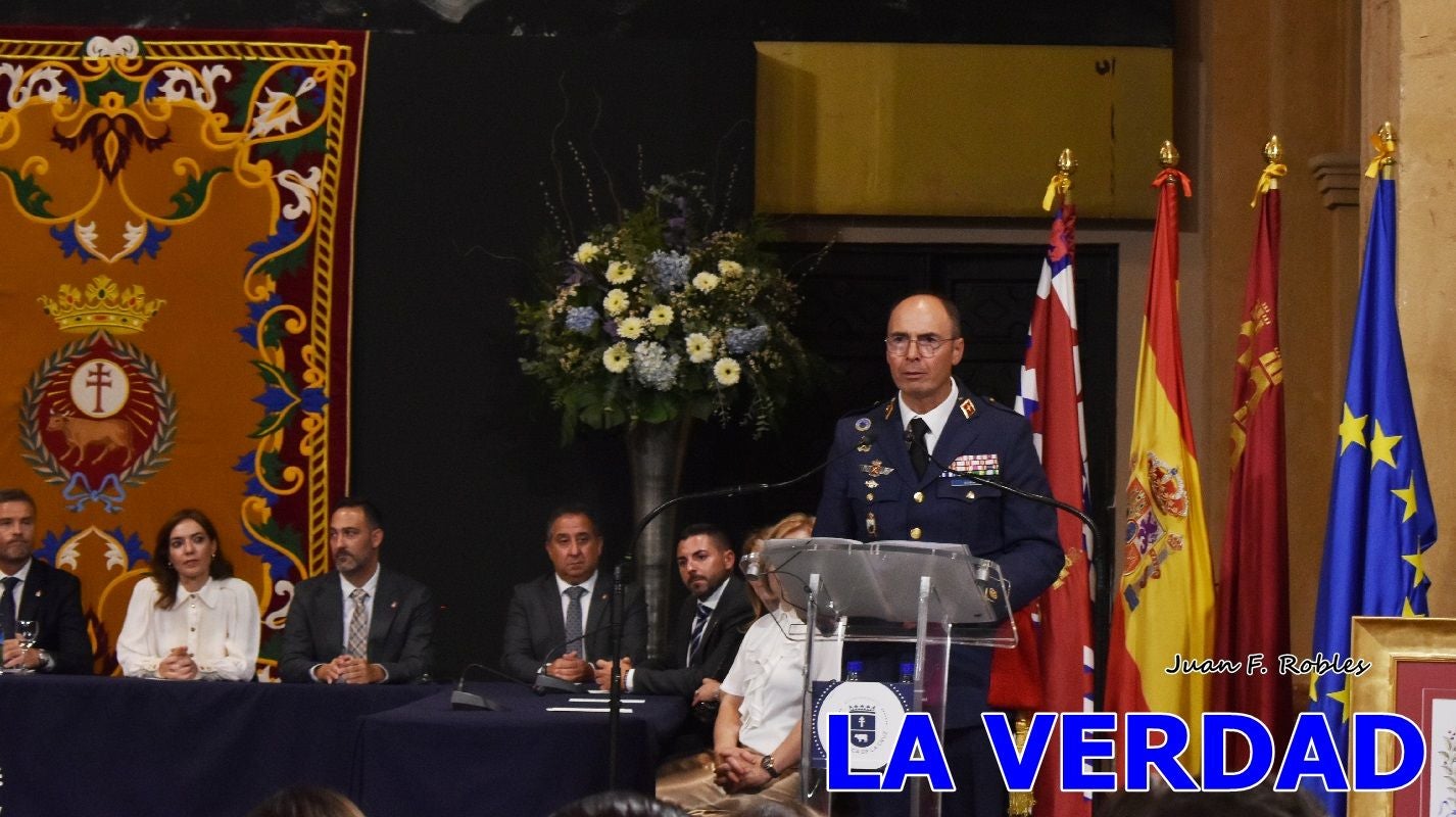Imágenes de la entrega del título de Hijo Predilecto de Caravaca al general Pascual Soria