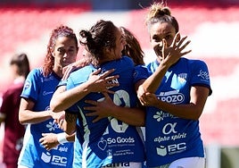 Las jugadoras del Alhama celebran uno de los goles del partido.