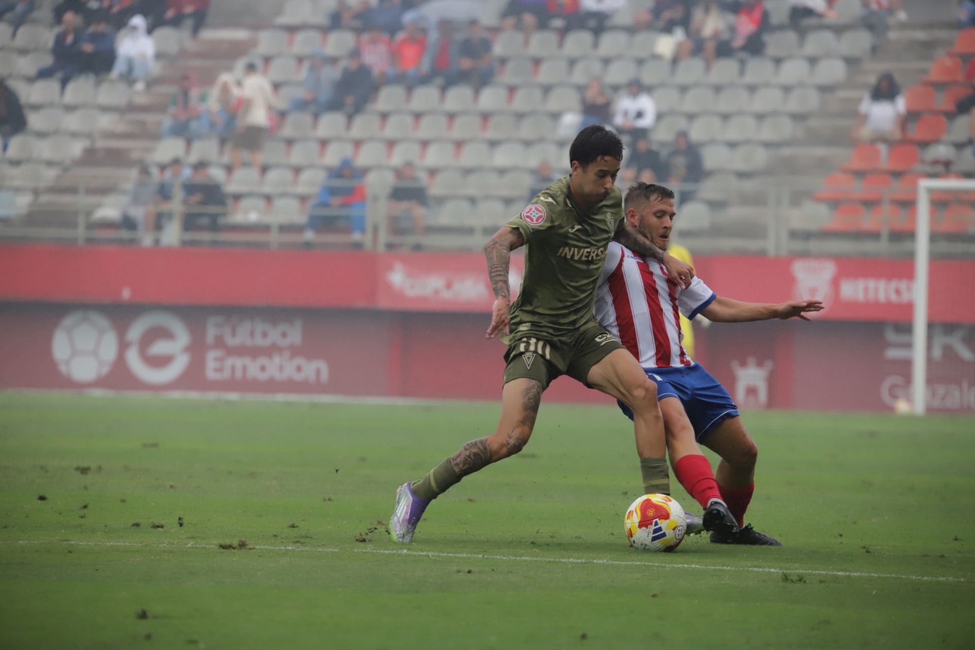 El Real Murcia pierde y vuelve a dejar una imagen paupérrima, en imágenes