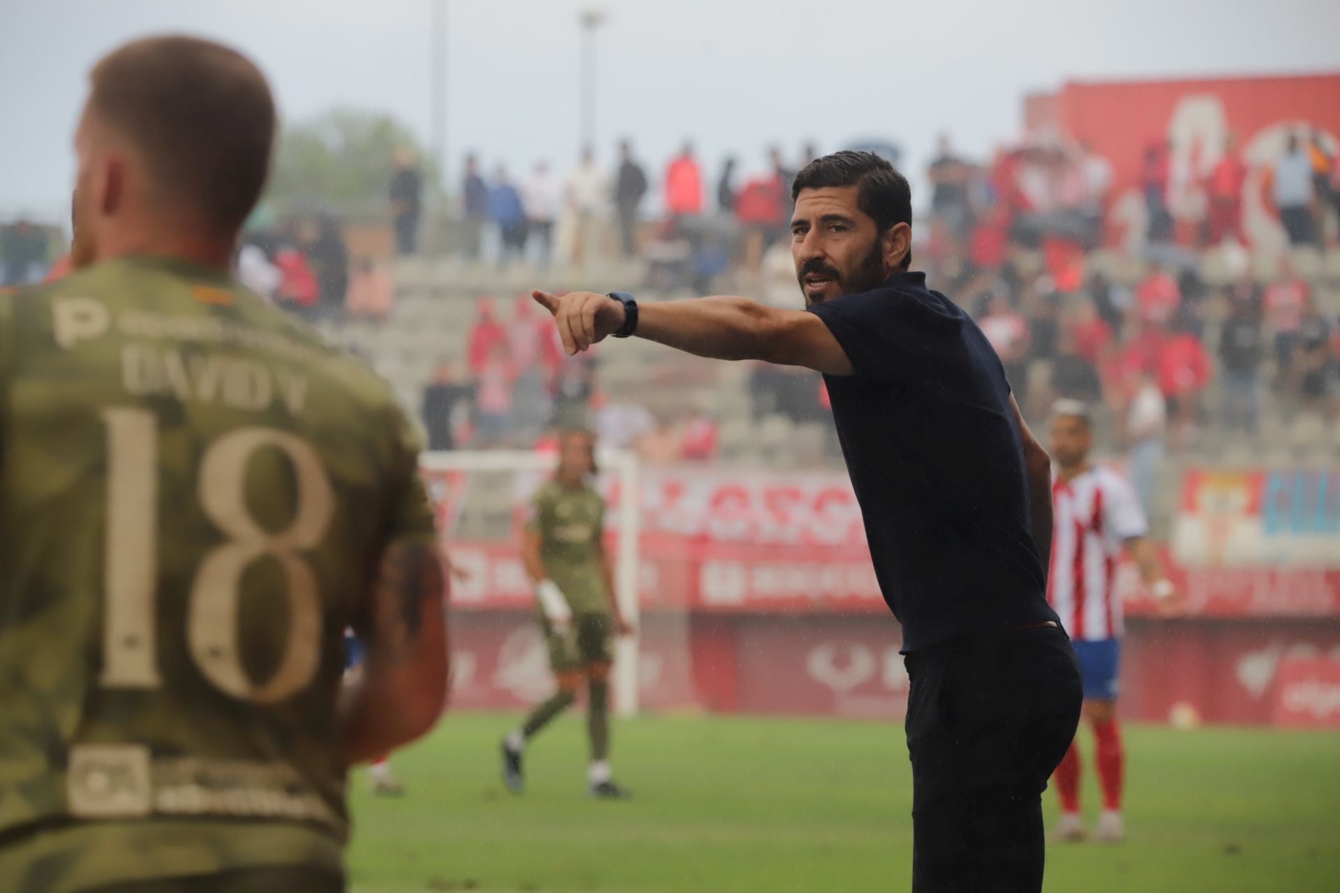 El Real Murcia pierde y vuelve a dejar una imagen paupérrima, en imágenes