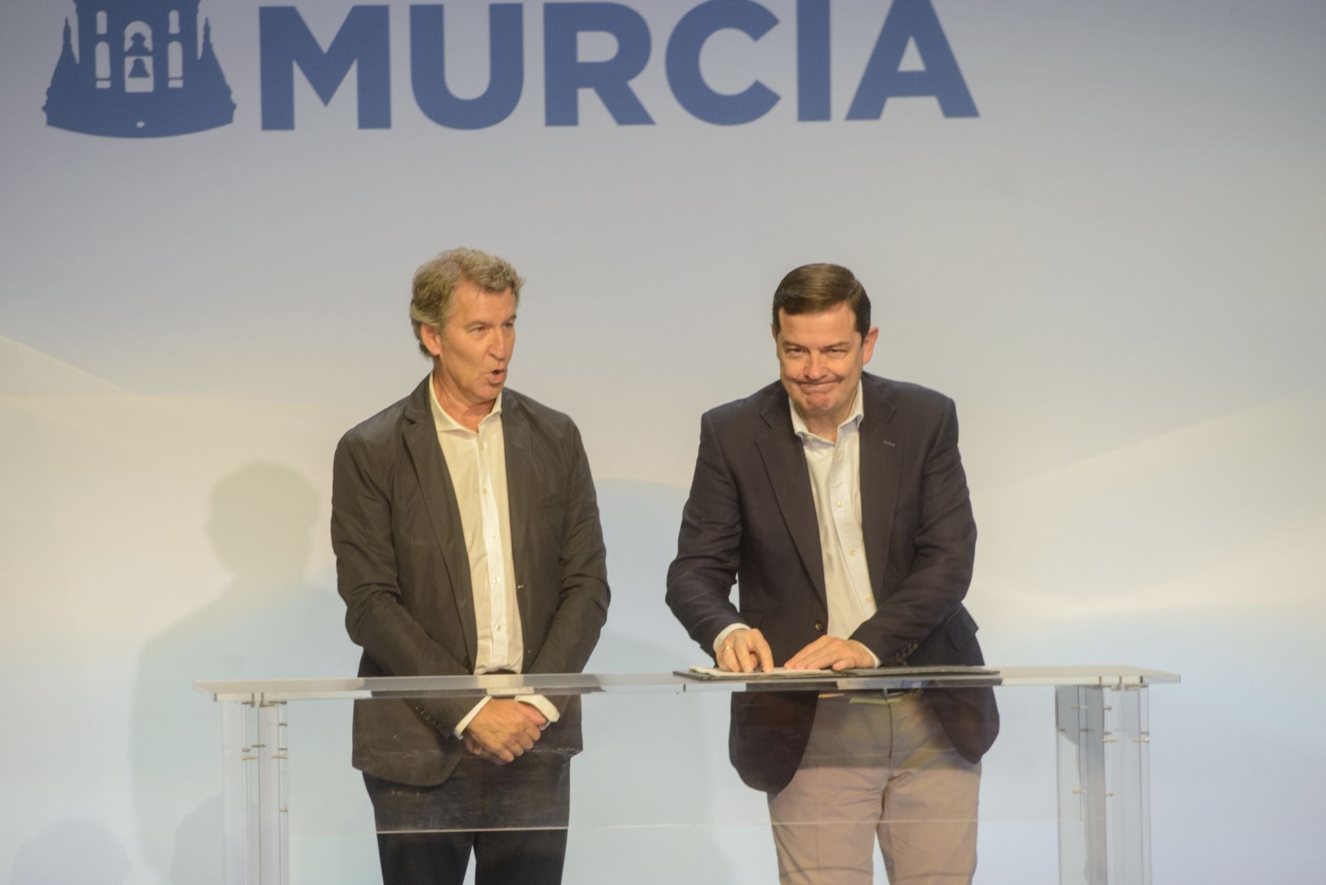 En imágenes, el cierre en el Teatro Circo de Murcia de la cumbre de barones del PP