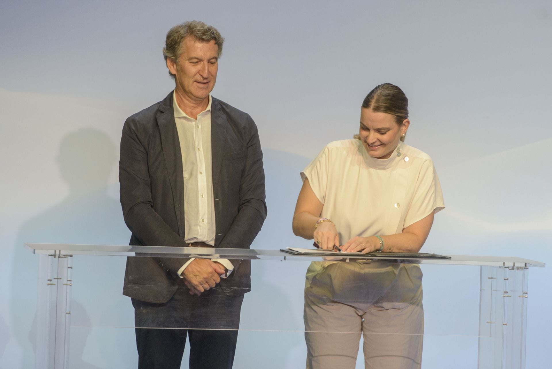 En imágenes, el cierre en el Teatro Circo de Murcia de la cumbre de barones del PP