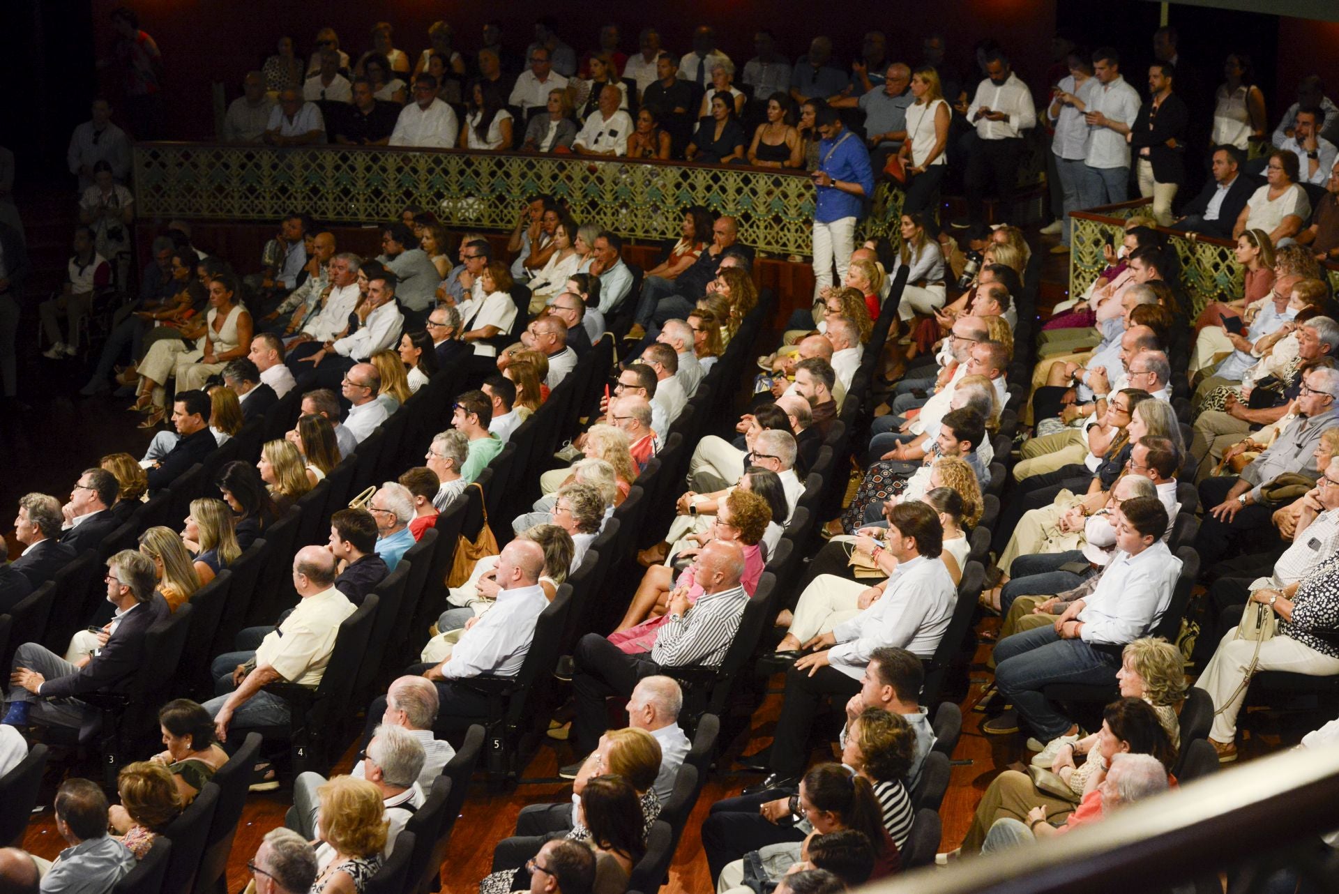 En imágenes, el cierre en el Teatro Circo de Murcia de la cumbre de barones del PP