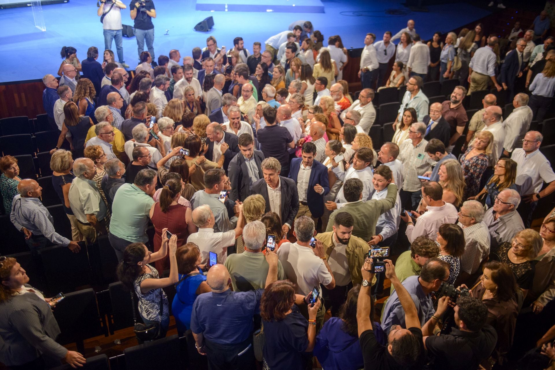 En imágenes, el cierre en el Teatro Circo de Murcia de la cumbre de barones del PP