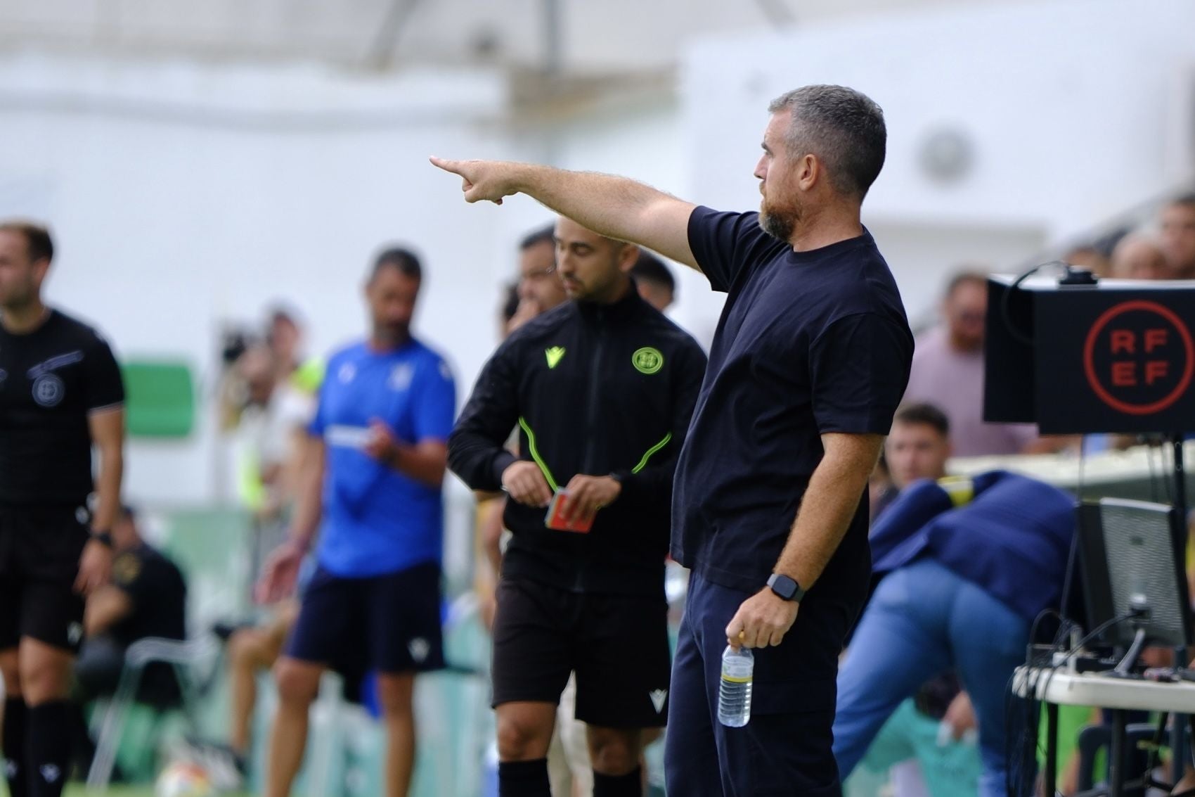 El FC Cartagena sufre un duro castigo en Sanlúcar, en imágenes