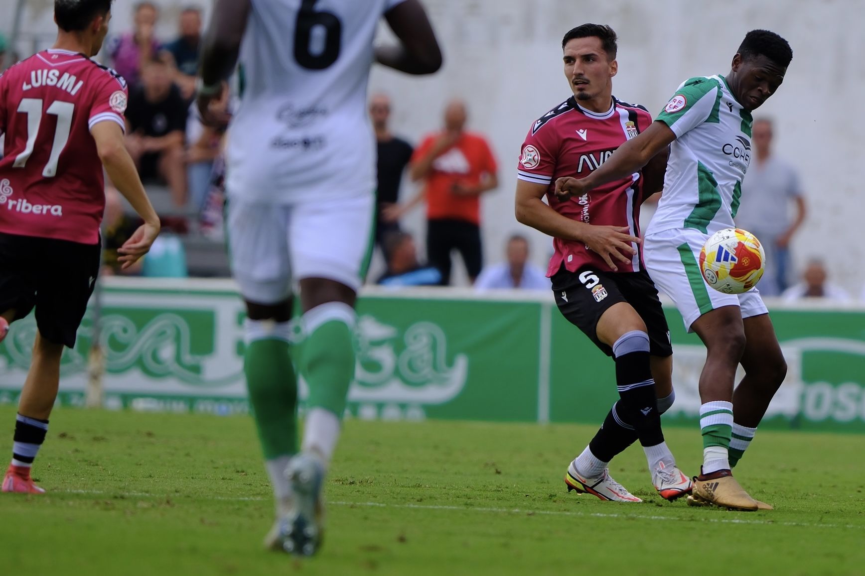 El FC Cartagena sufre un duro castigo en Sanlúcar, en imágenes
