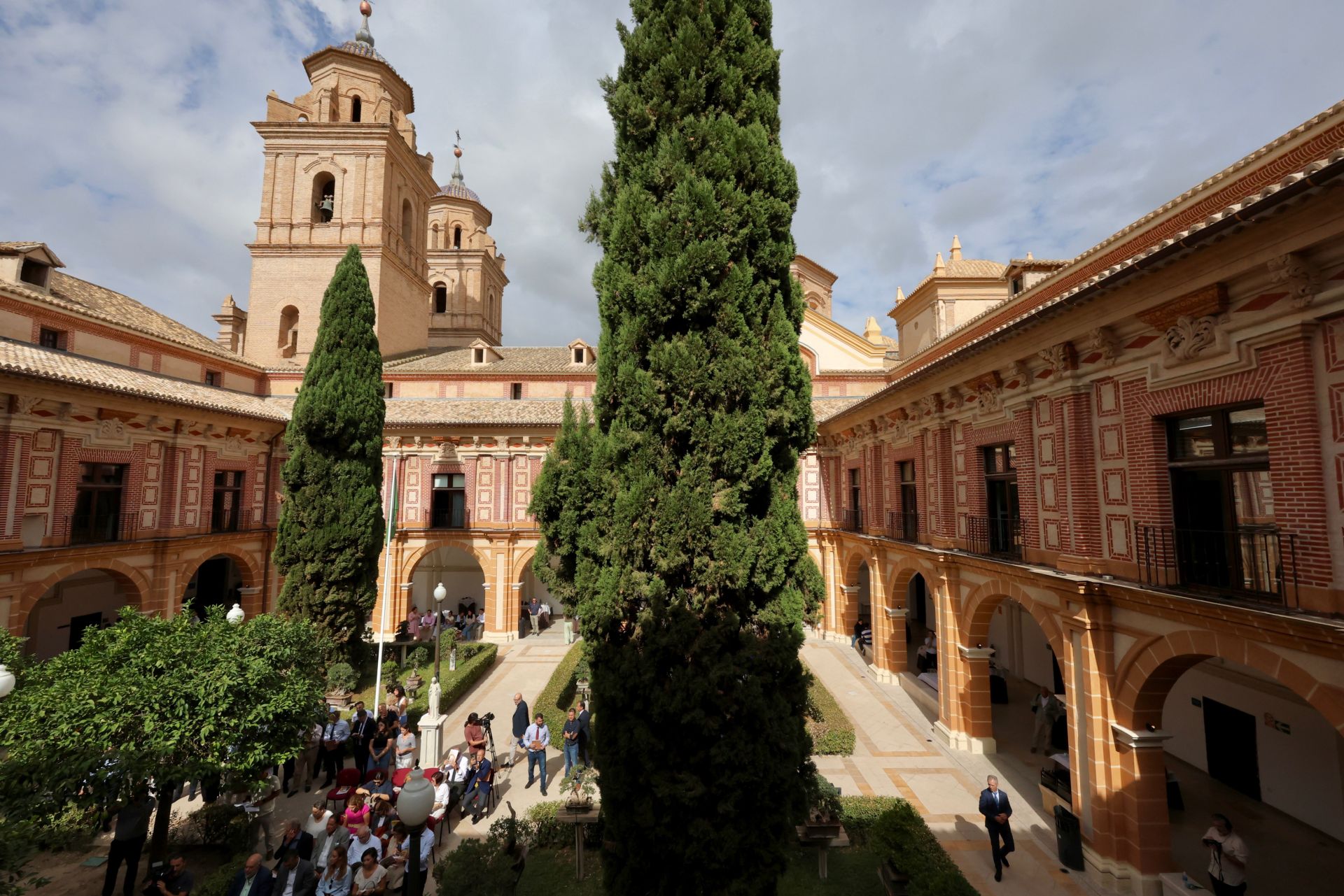 La inauguración del claustro del Monasterio de Los Jerónimos de Murcia, en imágenes
