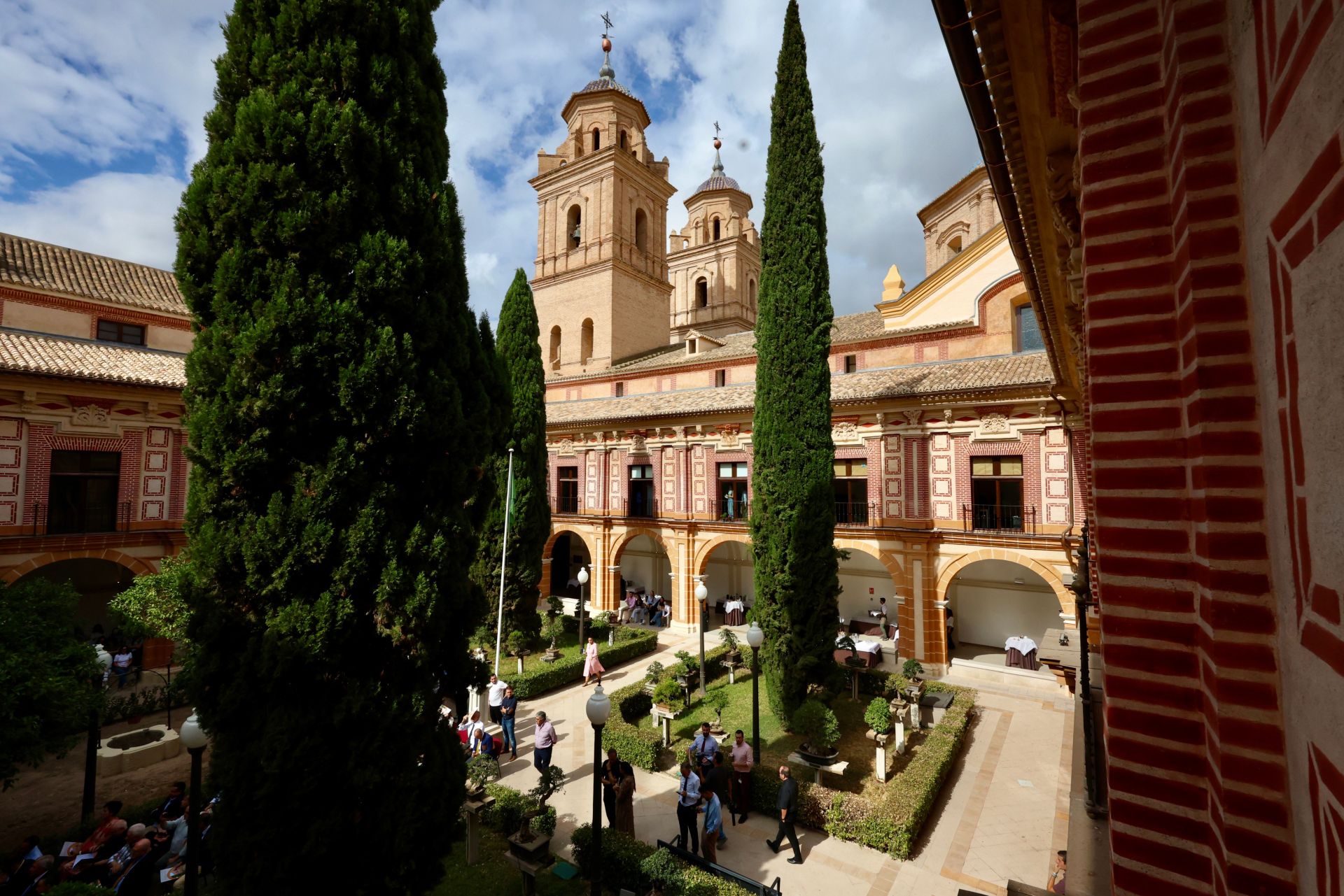 La inauguración del claustro del Monasterio de Los Jerónimos de Murcia, en imágenes