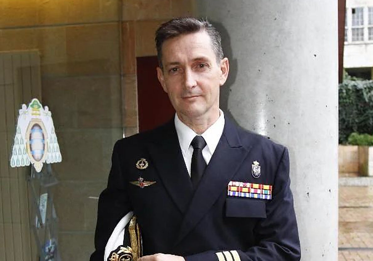 Vicente Cuquerella Gamboa, en su etapa de comandante de la 'Navarra'.