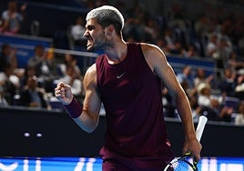 Carlos Alcaraz celebrando un punto ante Casper Ruud.