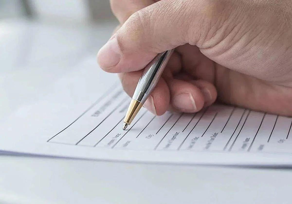 Imagen de archivo de un contrato de trabajo.