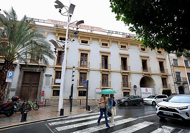 La fachada, este martes, del Arco de San Juan.
