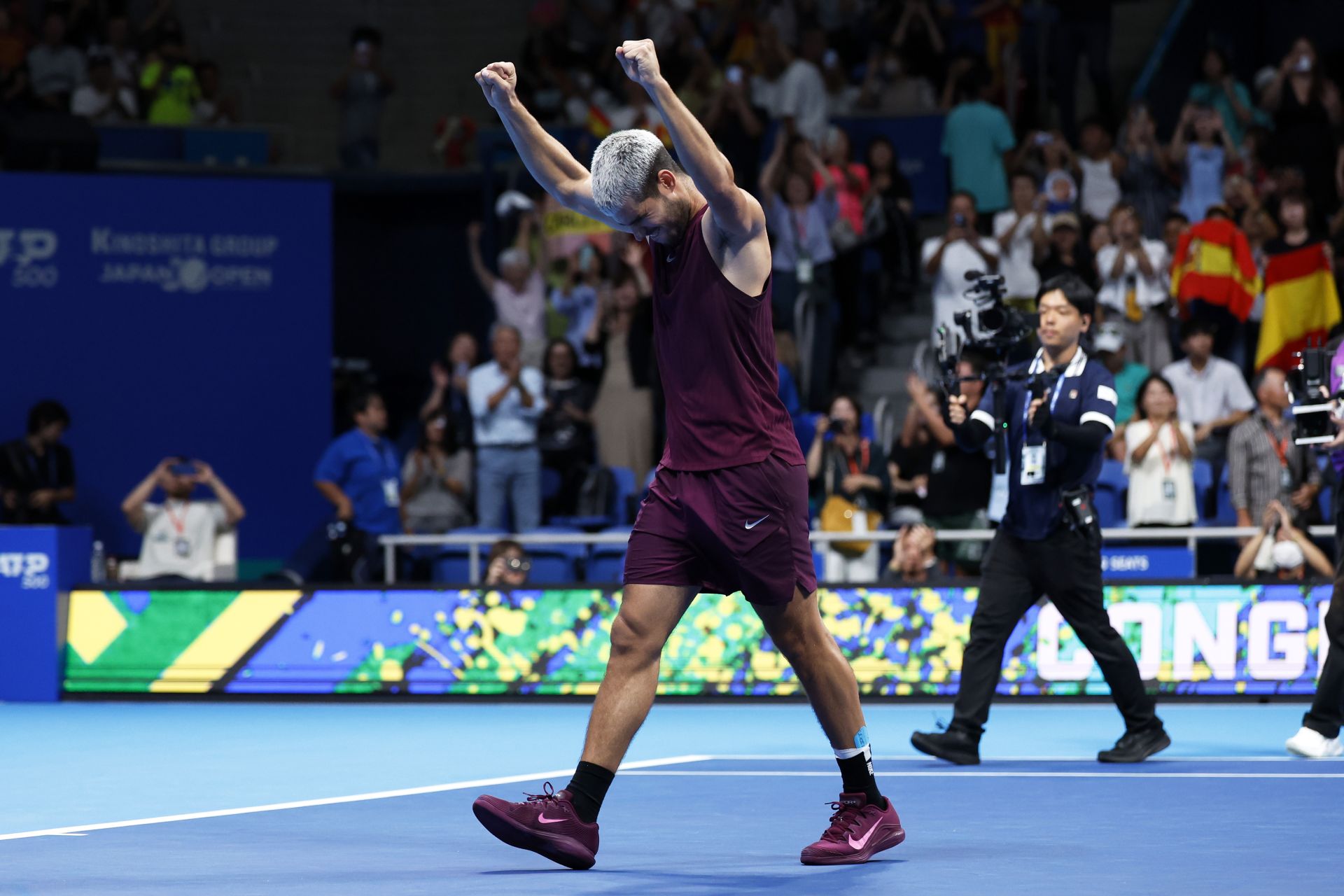 En imágenes, Carlos Alcaraz gana en Tokio su octavo título del año