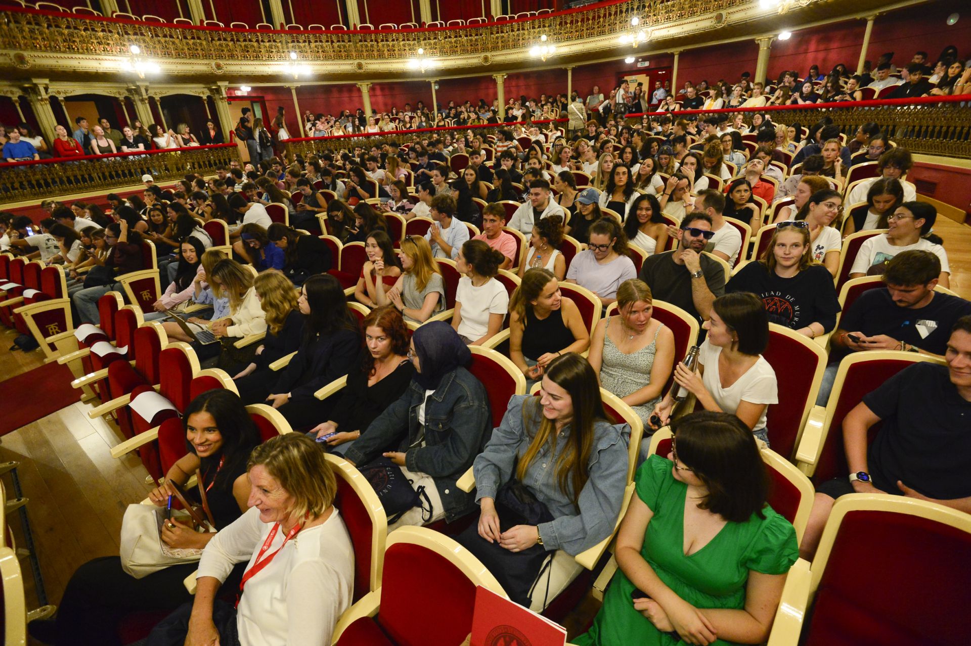 En imágenes, la bienvenida de los alumnos internacionales de la UMU