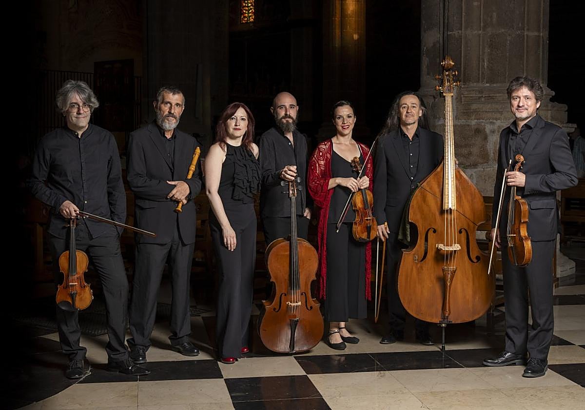 Silvia Márquez (3ª por la izquierda) con la formación de música antigua La Tempestad.