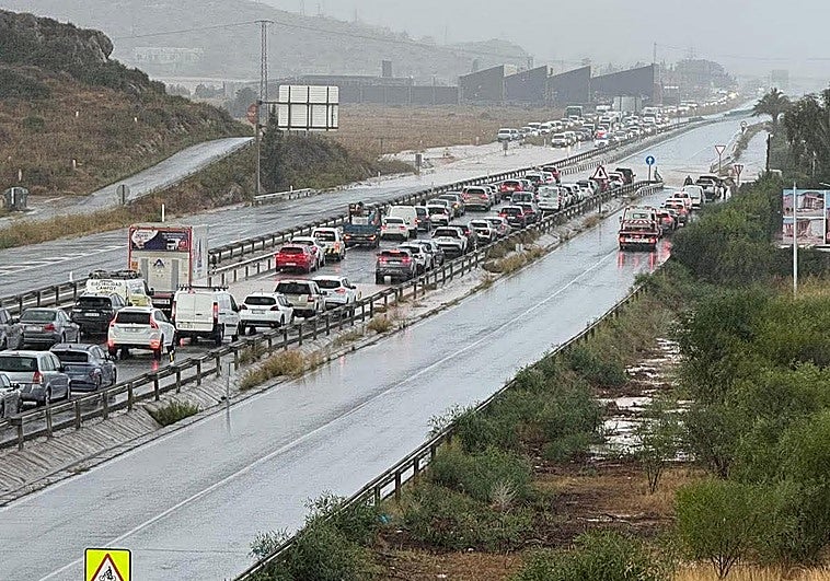 La autovía de La Manga tras la fuerte precipitación de este martes.