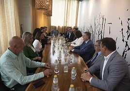 Los integrantes del Consejo de Administración de Caja Rural, durante su encuentro de ayer.