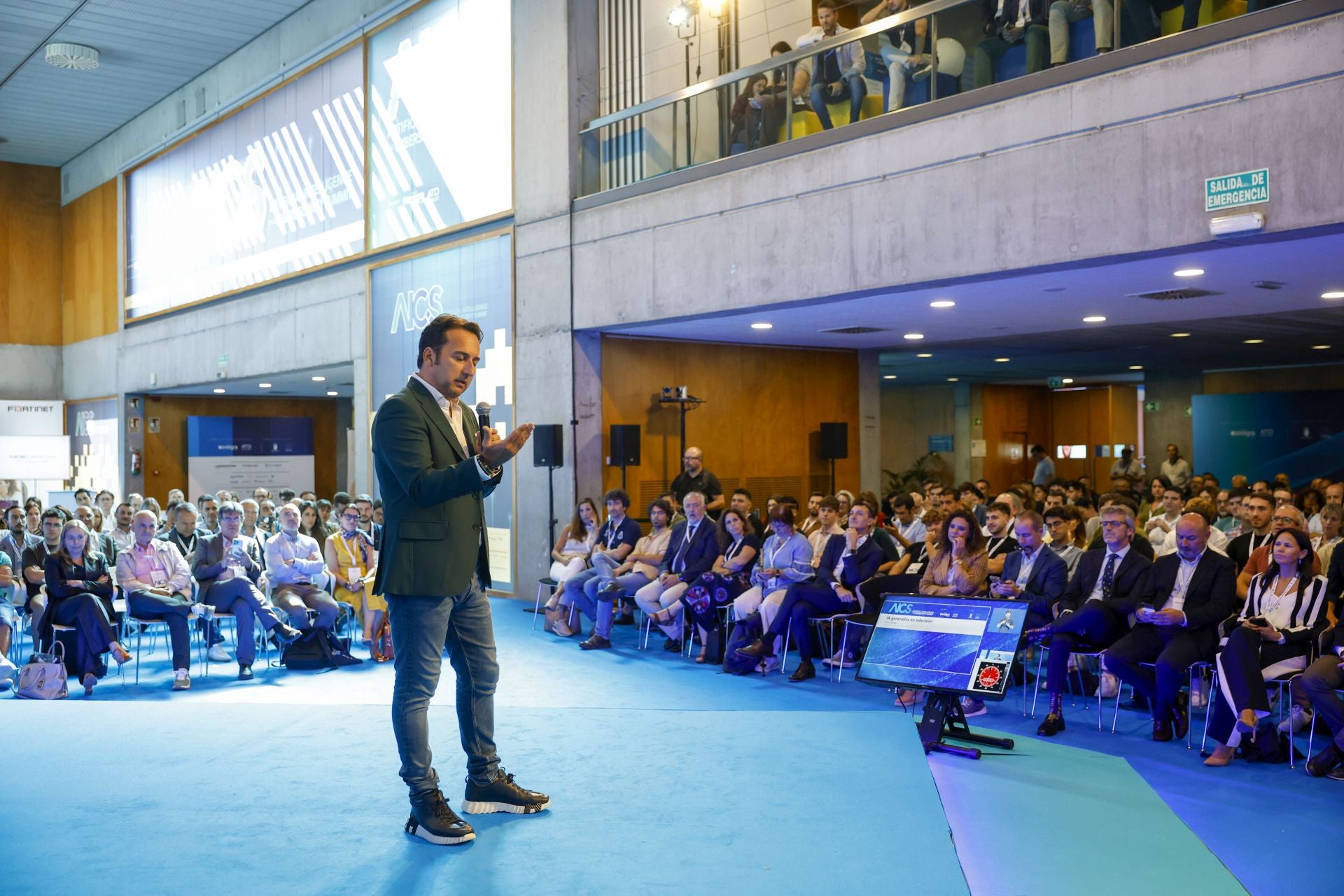 Las imágenes de Iker Jiménez en la &#039;Summit IA &amp; Ciberseguridad&#039; celebrada en Murcia